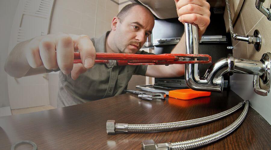 Expert burst pipe repair services in Fordland, MO